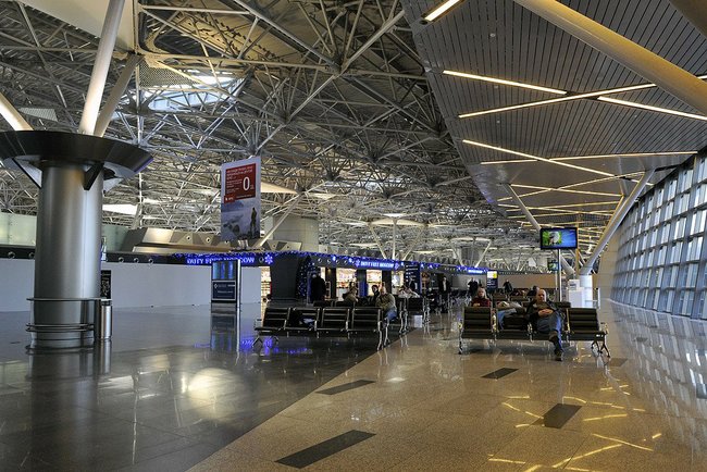 В российские аэропорты перестанут пускать провожающих