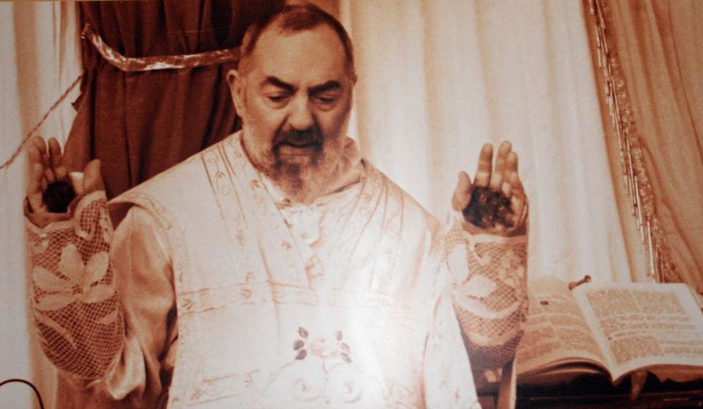 Стигматы Падре Пио